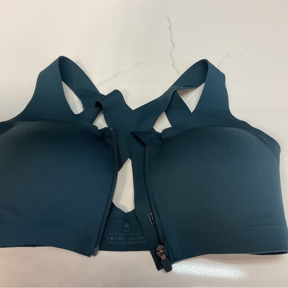 Lululemon Women's Teal Sports Bra front closure